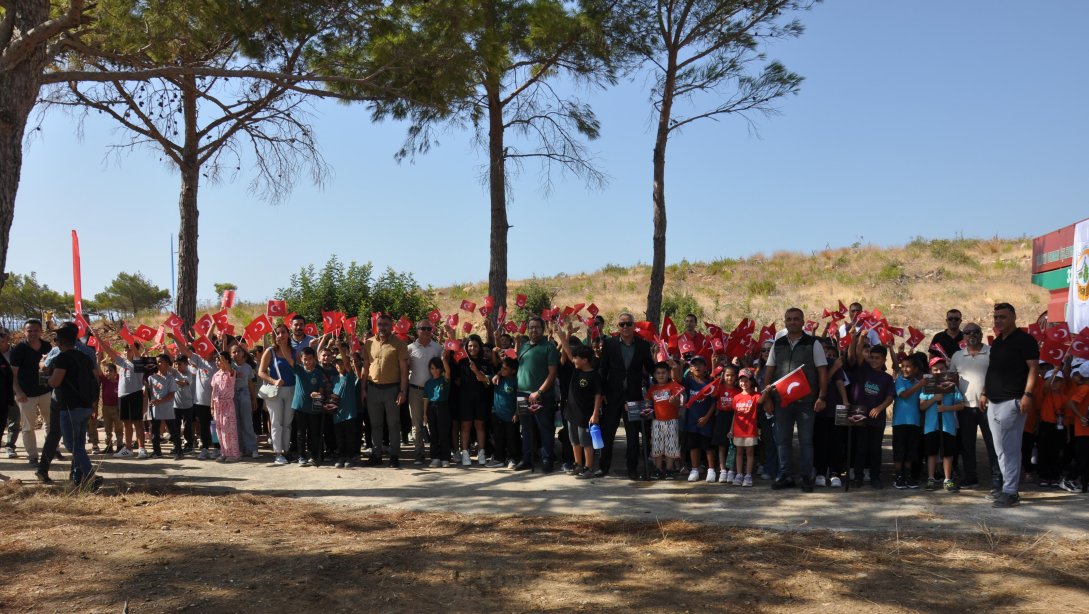 TÜRKİYE YÜZYILI MAARİF MODELİ KAPSAMINDA İLKÖĞRETİM HAFTASINDA FİDAN DİKİLEREK HATIRA ORMANIMIZI OLUŞTURDUK